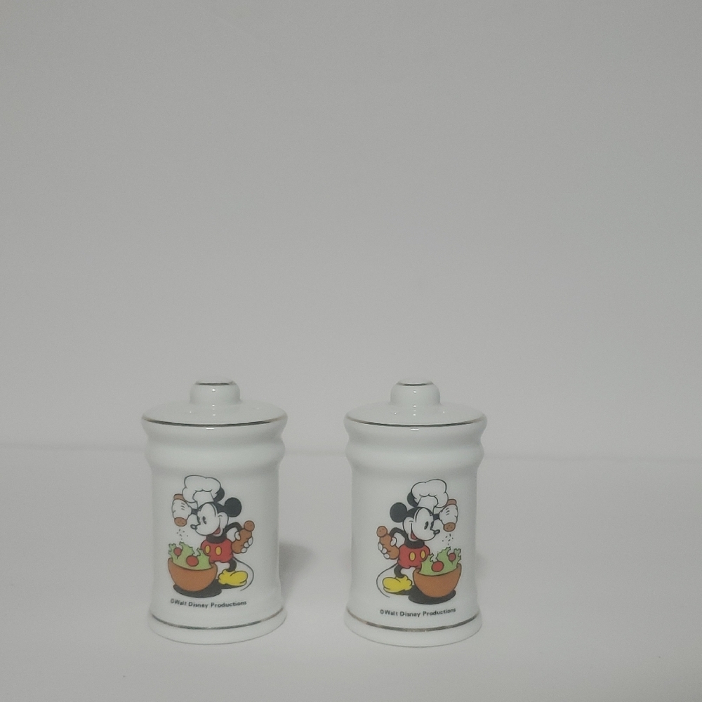 Vtg Disney Chef Mickey Salt And Pepper Shakers